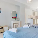 Yiannis 6 *