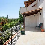 Yiannis 6 *